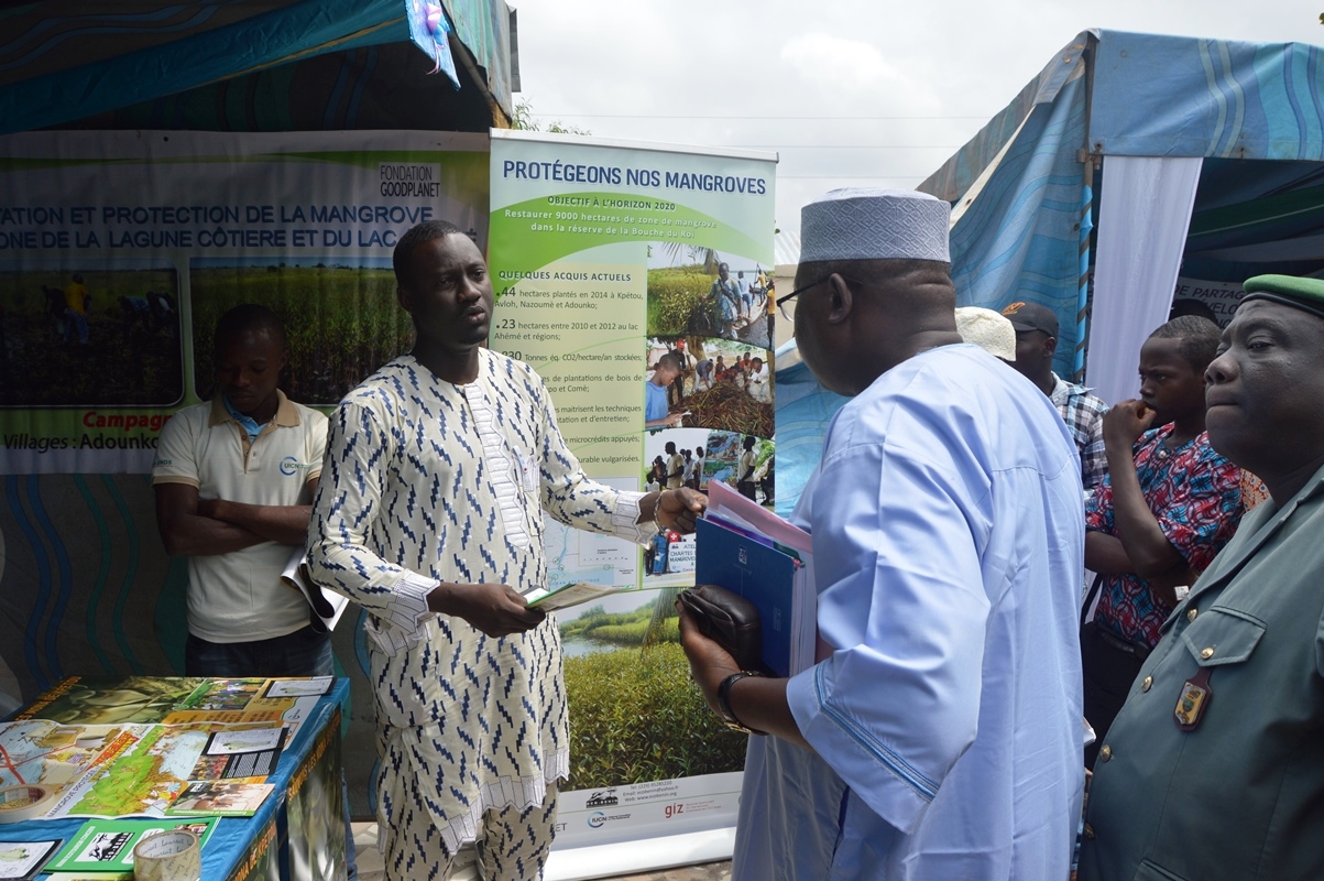 Is_Deen_presentation_stand_journee_ecosystem_alliance_EcoBenin