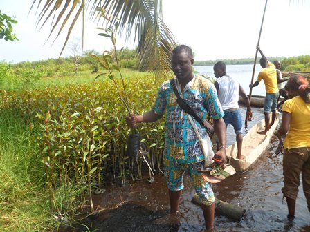 Lire la suite à propos de l’article Eco-Benin sur TV5 à la COP21 à Paris