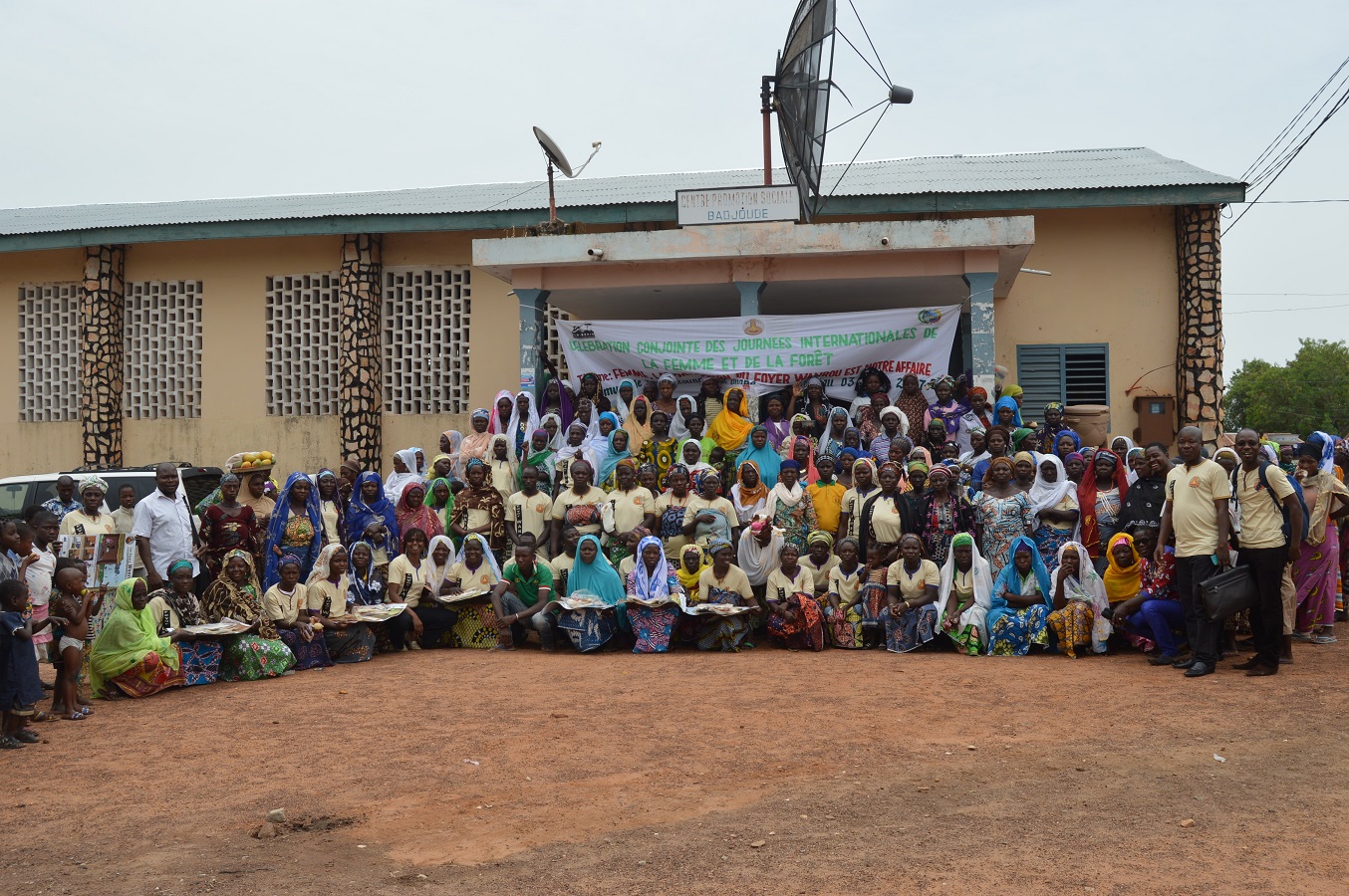 Lire la suite à propos de l’article Journée Internationale de la Femme : la commune de Ouaké a abrité les manifestations avec les femmes bénéficiaires des Foyers Wanrou