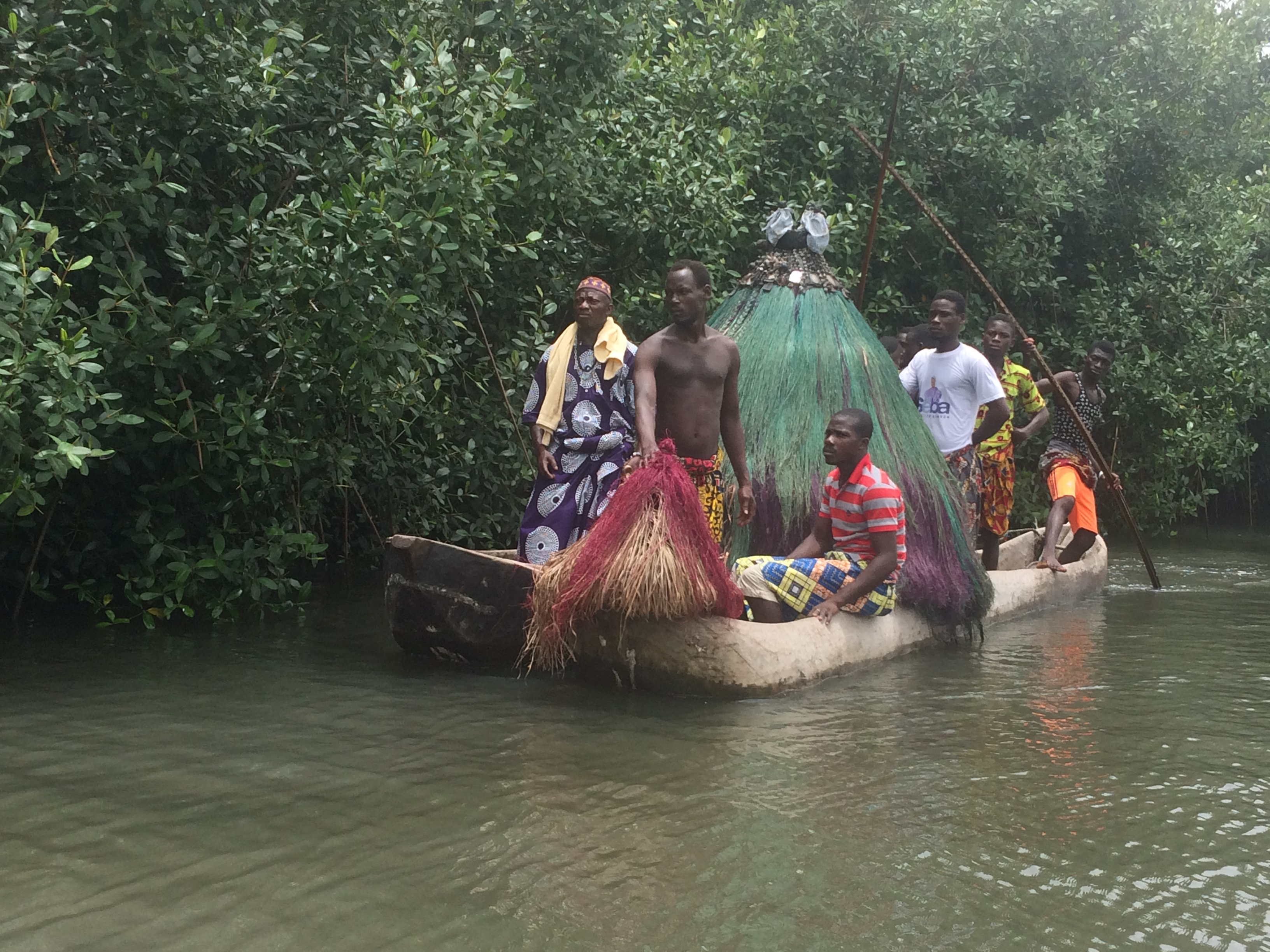 Lire la suite à propos de l’article 21 hectares de mangrove mis sous la protection de la divinité Zangbéto à Yinhountinmè.