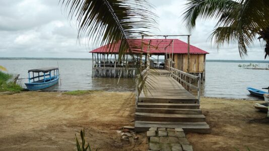 Restaurant sur pilotis de l'hotel Les Alizés du Lac pilotis_alizes_du_lac.jpg