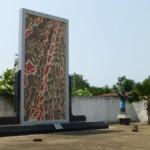 Monument sur la route des esclaves p1420668.jpg