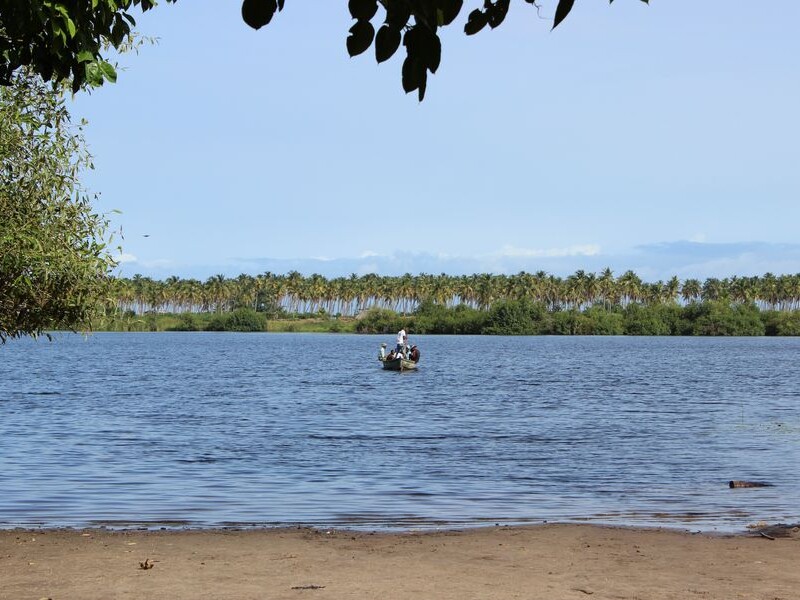Traversée de la lagune - Adounko © Laura Kinsel