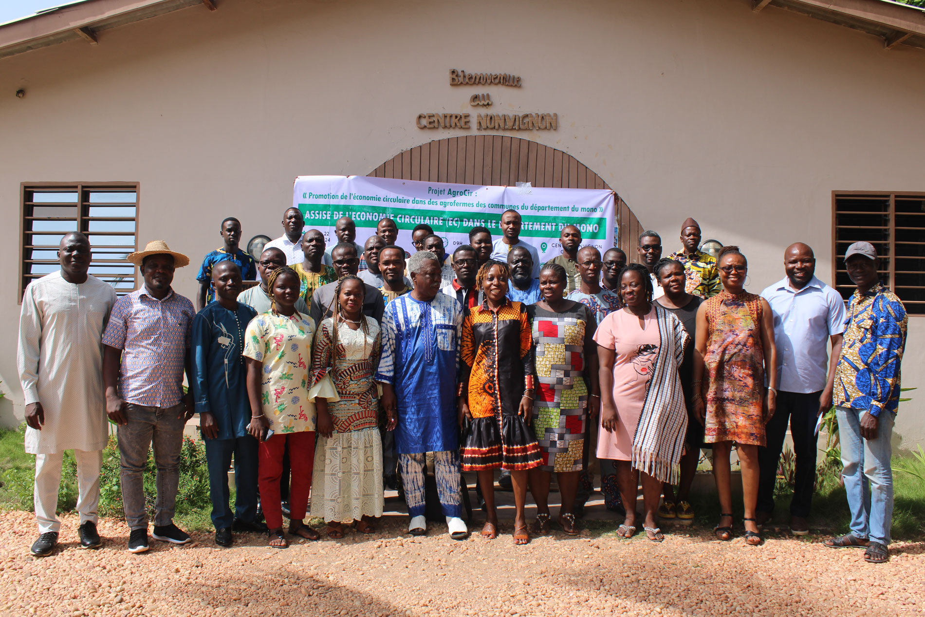 Lire la suite à propos de l’article Première Assise de l’Économie Circulaire (EC) dans le Département du Mono : Échanges d’expériences et élaboration d’une déclaration commune de promotion de l’EC au Bénin