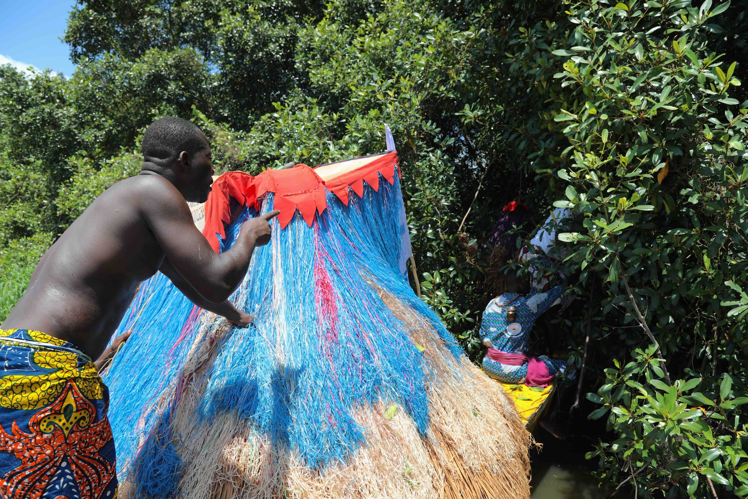 Lire la suite à propos de l’article Le Zangbéto au service de la nature : 12 hectares de mangroves de Agonsa et Tohonou dans l’ACCB Lac Ahémé désormais sacrées