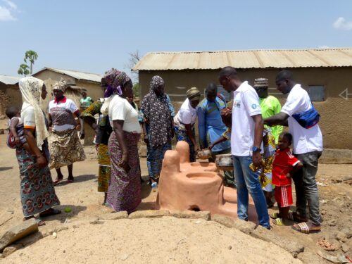 Lire la suite à propos de l’article Journée internationale de la femme, Eco-Benin aux côtés des femmes utilisatrices du Foyer Wanrou de Madjatom